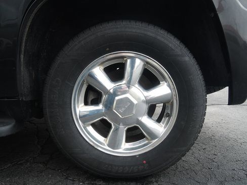 Used 2004 GMC Envoy SLE w/ Preferred Equipment Group image 4