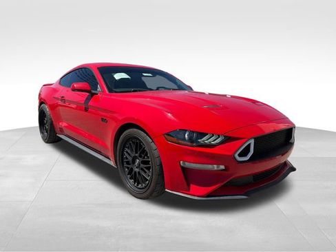 Used 2019 Ford Mustang GT RWD image 3