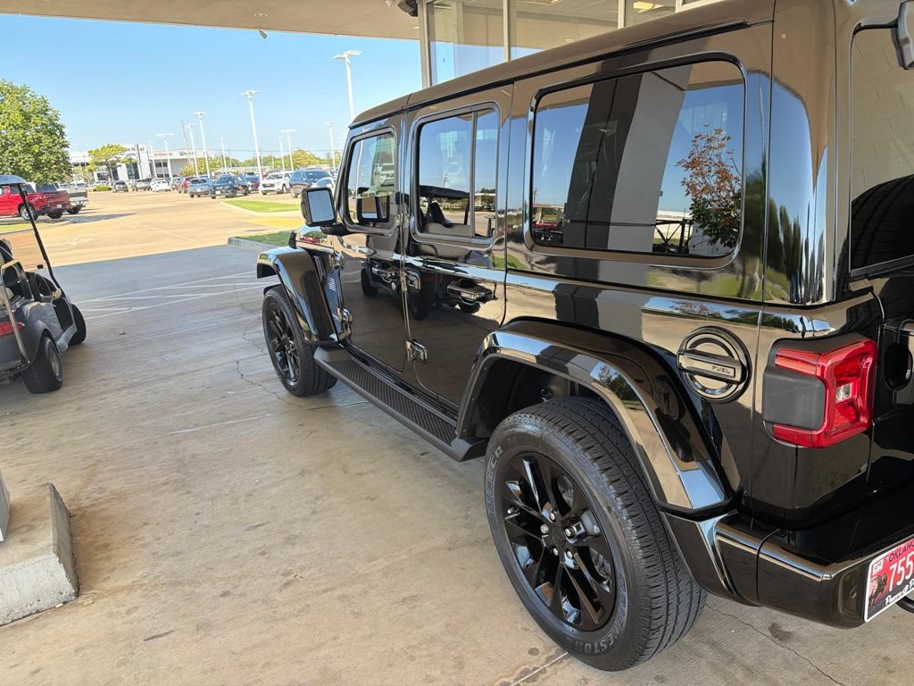 Used 2021 Jeep Wrangler Unlimited Sahara AWD/4WD image 6