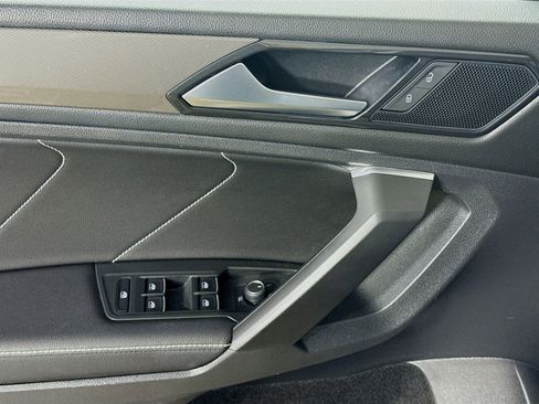 Certified 2023 Volkswagen Tiguan SE w/ Panoramic Sunroof Package image 11