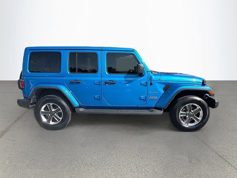 Used 2022 Jeep Wrangler Unlimited Sahara AWD/4WD image 3