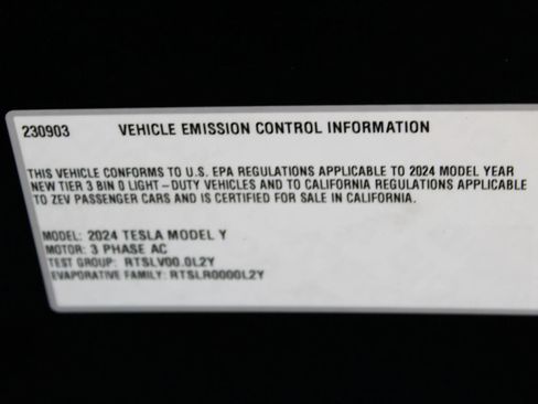 Used 2024 Tesla Model Y Long Range AWD/4WD image 29