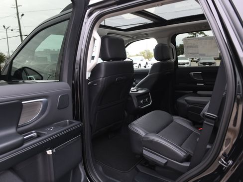 New 2025 Ford Expedition Platinum w/ Driver's Package image 42