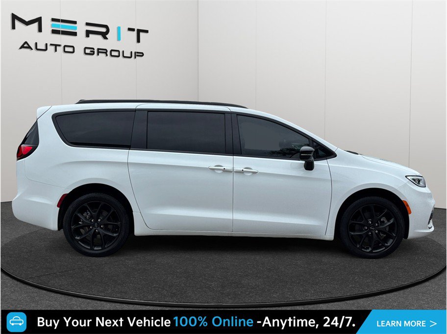 Used 2024 Chrysler Pacifica Limited w/ S Appearance Package AWD/4WD image 10