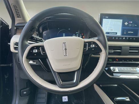 Used 2025 Lincoln Corsair Reserve image 12