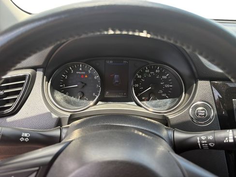Used 2018 Nissan Rogue SV AWD/4WD image 16