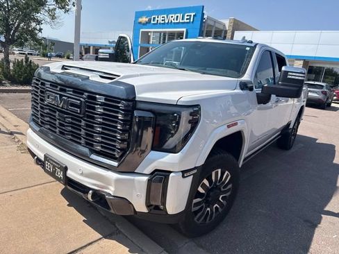 Used 2024 GMC Sierra 3500 Denali Ultimate AWD/4WD image 7