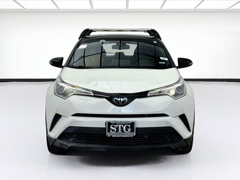 Used 2019 Toyota C-HR XLE FWD image 2