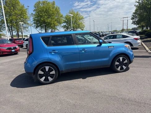 Used 2019 Kia Soul + FWD image 9