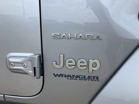 Used 2020 Jeep Wrangler Unlimited Sahara AWD/4WD image 11