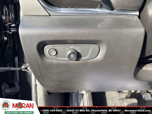 Used 2022 Chevrolet Traverse LT image 16