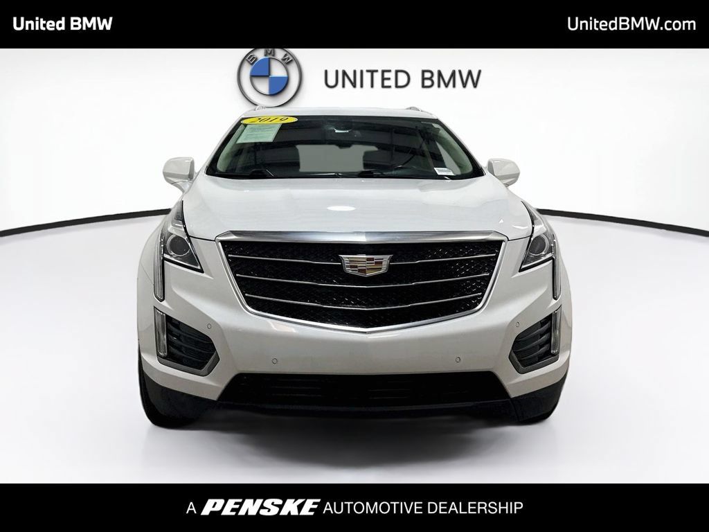 Used 2019 Cadillac XT5 Luxury w/ LPO, Black Ice Package FWD image 2