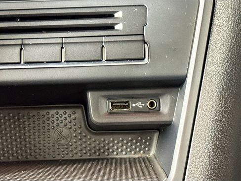 Used 2017 Volkswagen Tiguan Limited w/ Premium Package image 17