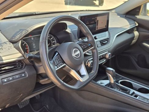 Used 2024 Nissan Altima 2.5 SV w/ SV Premium Package FWD image 11