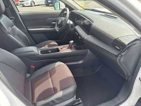 Used 2025 Nissan Kicks SR AWD/4WD image 10