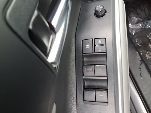 Used 2022 Toyota Highlander XLE image 17