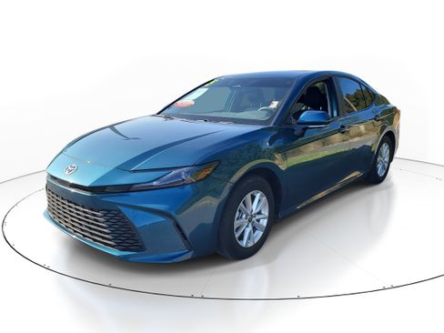 Certified 2025 Toyota Camry LE image 3