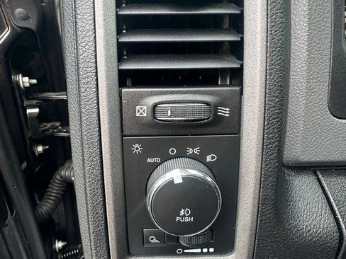 Used 2017 RAM 1500 Express RWD image 16