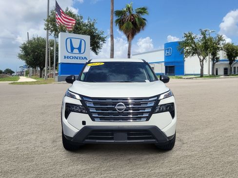 Used 2024 Nissan Rogue S FWD image 2