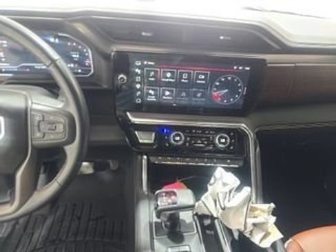 Used 2022 GMC Sierra 1500 Denali Ultimate AWD/4WD image 4