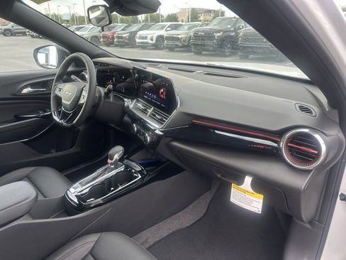 New 2026 Chevrolet Trax RS w/ Sunroof Package image 4