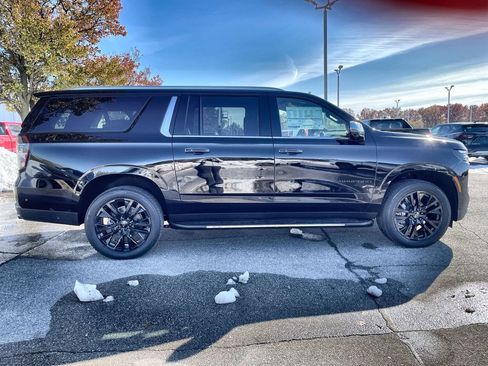 New 2026 Chevrolet Suburban Premier image 9