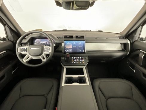 Used 2025 Land Rover Defender 110 X-Dynamic SE image 4