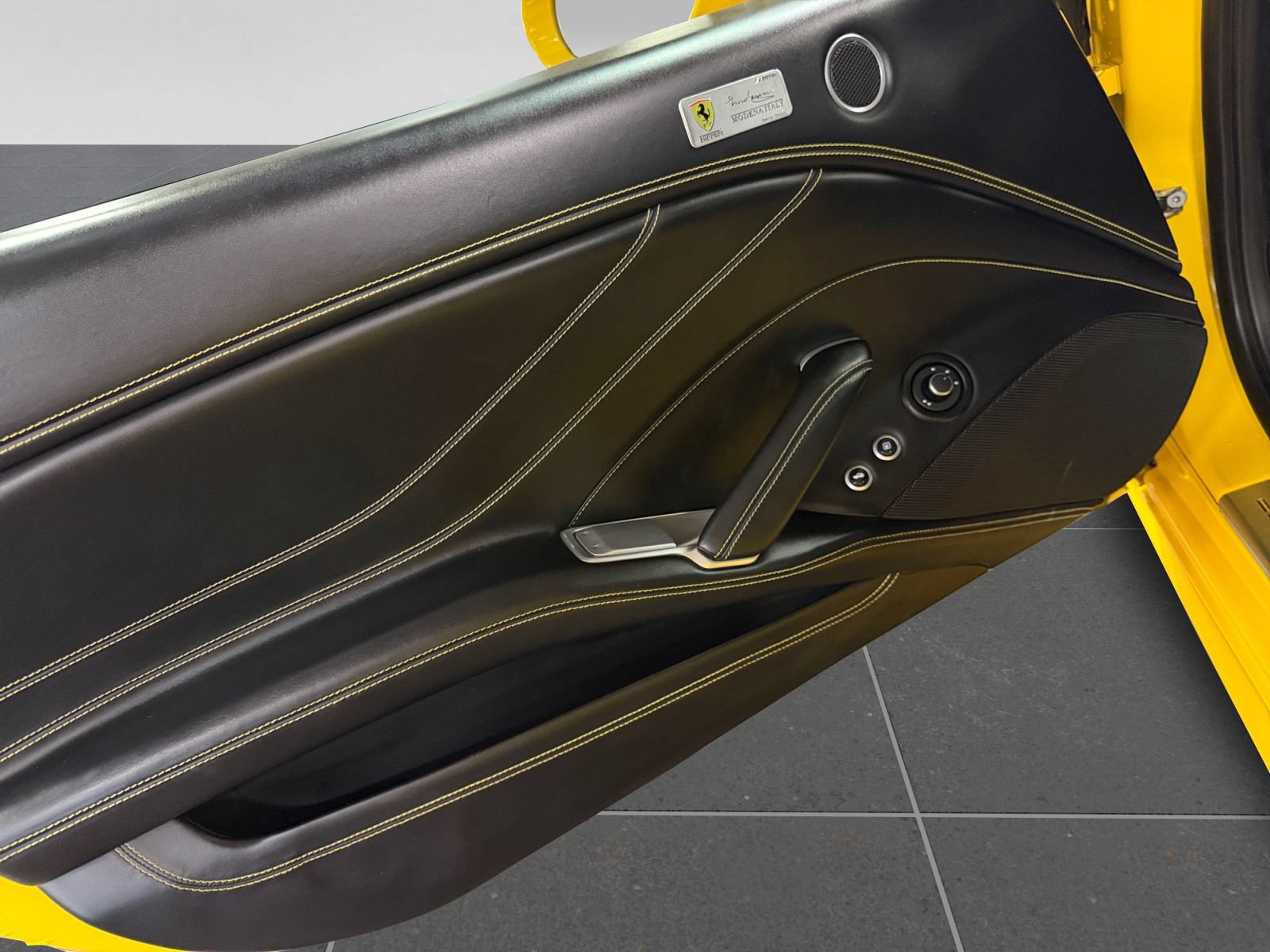 Used 2015 Ferrari California T RWD image 16