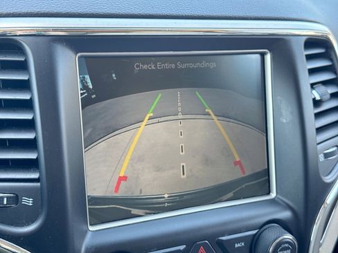 Used 2017 Jeep Grand Cherokee Limited AWD/4WD image 32