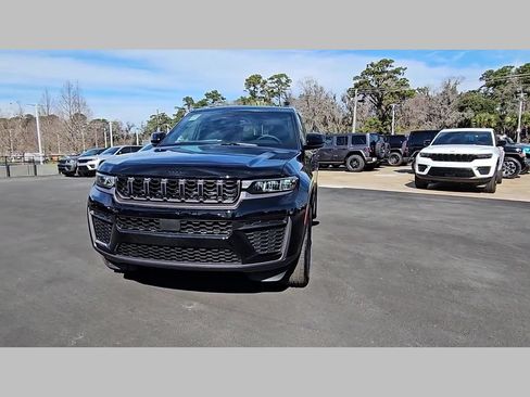 New 2026 Jeep Grand Cherokee Altitude RWD image 41