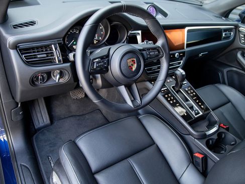 Certified 2026 Porsche Macan AWD/4WD image 4