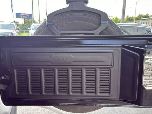 Used 2020 Jeep Wrangler Unlimited Sahara image 44