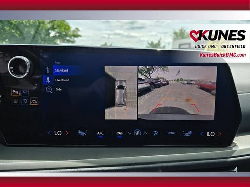Used 2024 Chevrolet Traverse LT AWD/4WD image 17