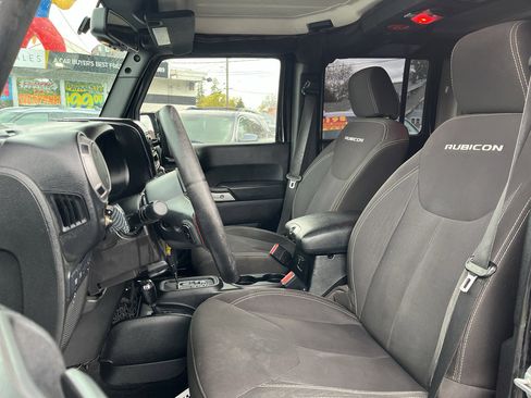 Used 2015 Jeep Wrangler Unlimited Rubicon w/ Max Tow Package image 12
