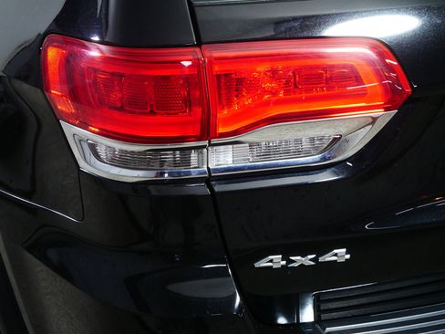 Used 2017 Jeep Grand Cherokee Limited w/ Trailer Tow Group IV image 17