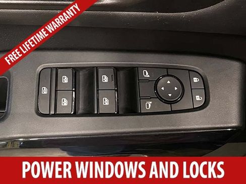 Used 2025 Nissan Pathfinder SV FWD image 10