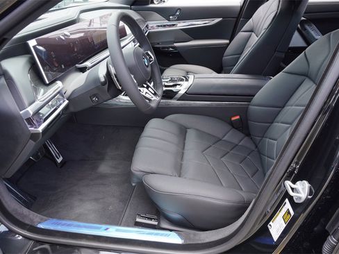 New 2025 BMW 740i w/ Executive Package image 20