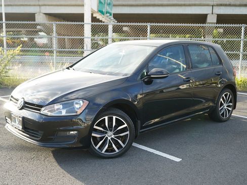 Used 2016 Volkswagen Golf SE image 3