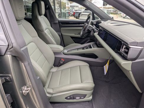 New 2026 Porsche Macan 4 Electric AWD/4WD image 24