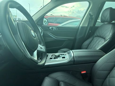 Used 2025 BMW X7 xDrive40i AWD/4WD image 2