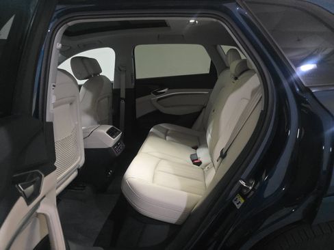 Used 2022 Audi e-tron Premium Plus w/ Premium Plus Package image 9