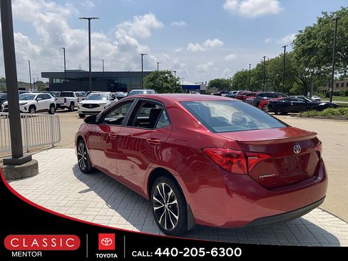 Used 2018 Toyota Corolla SE FWD image 2