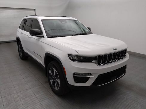 Used 2022 Jeep Grand Cherokee Limited 4xe w/ Luxury Tech Group II AWD/4WD image 13