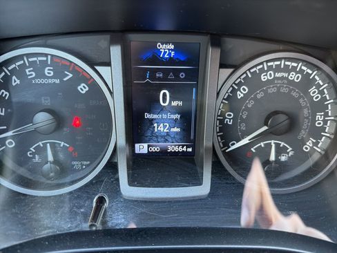 Used 2023 Toyota Tacoma TRD Off-Road image 13