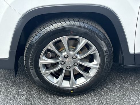 Used 2020 Jeep Cherokee Latitude Plus FWD image 14