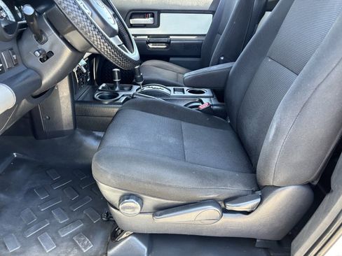 Used 2012 Toyota FJ Cruiser 4WD w/ Upgrade Pkg image 17