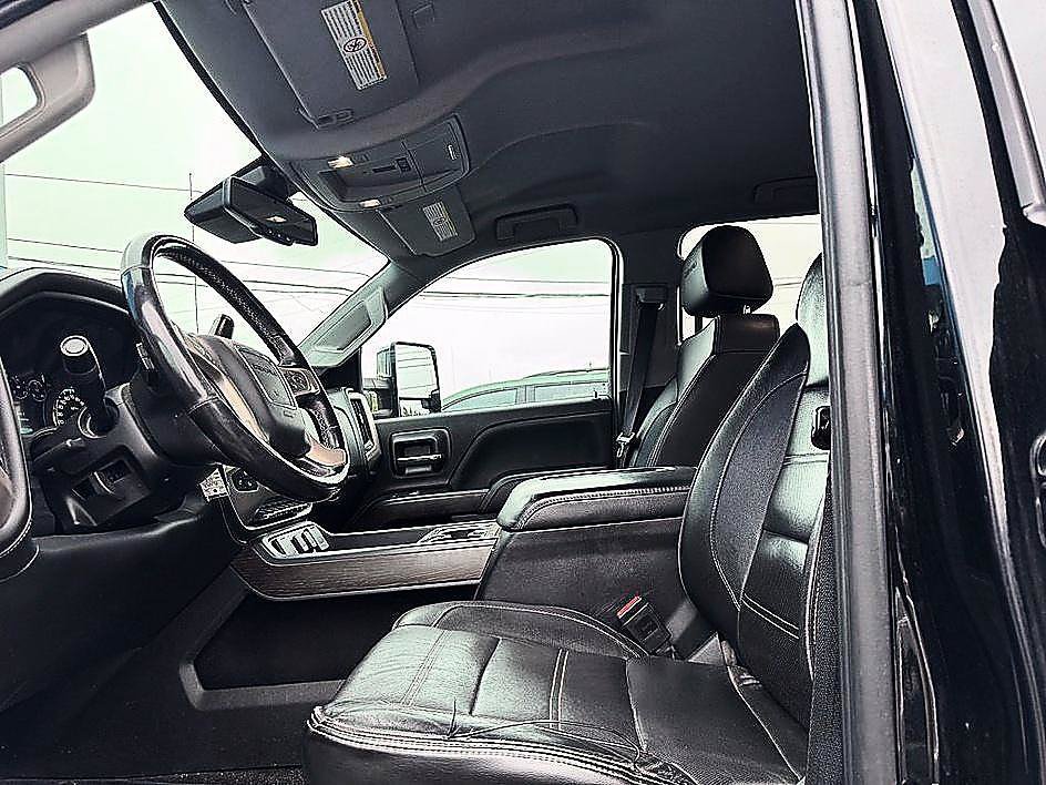 Used 2018 GMC Sierra 2500 Denali w/ Duramax Plus Package AWD/4WD image 13