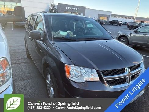 Used 2020 Dodge Grand Caravan SXT image 3