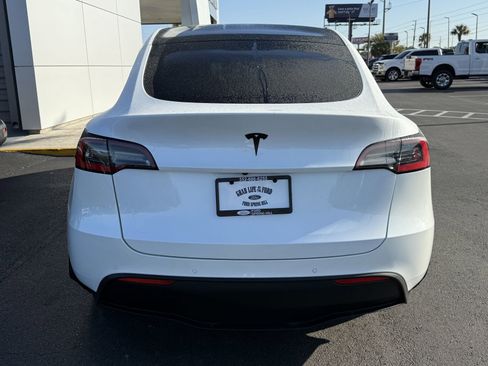 Used 2021 Tesla Model Y Standard Range image 5