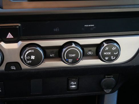 Used 2019 Toyota Tacoma SR image 23